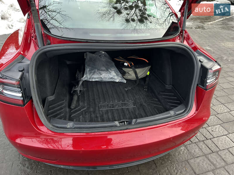Седан Tesla Model 3 2021 в Львові