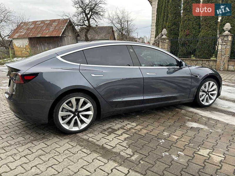 Седан Tesla Model 3 2019 в Ивано-Франковске