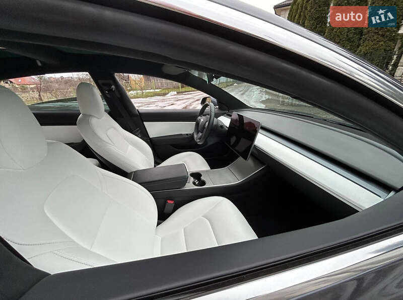 Седан Tesla Model 3 2019 в Ивано-Франковске
