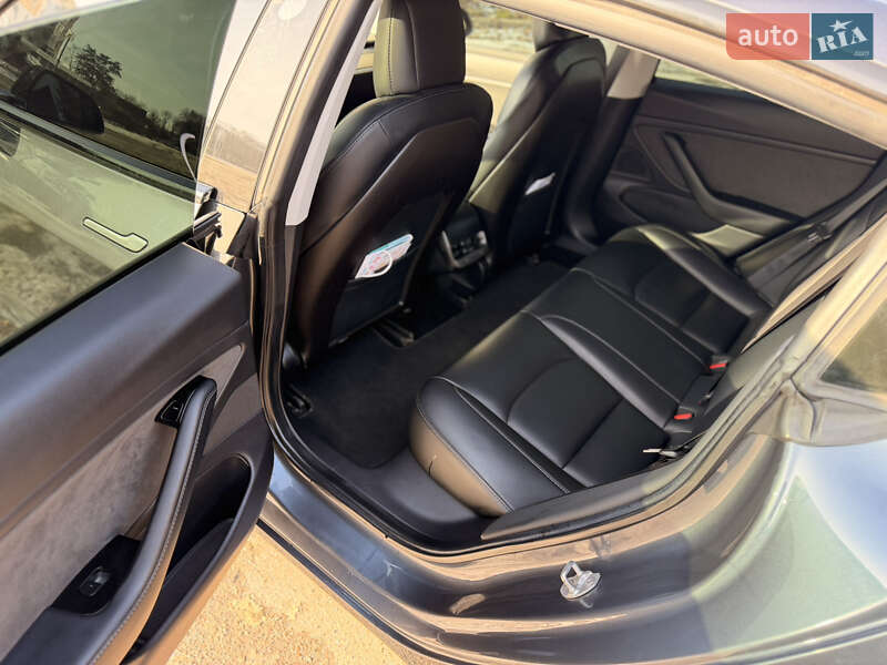 Седан Tesla Model 3 2019 в Кропивницком