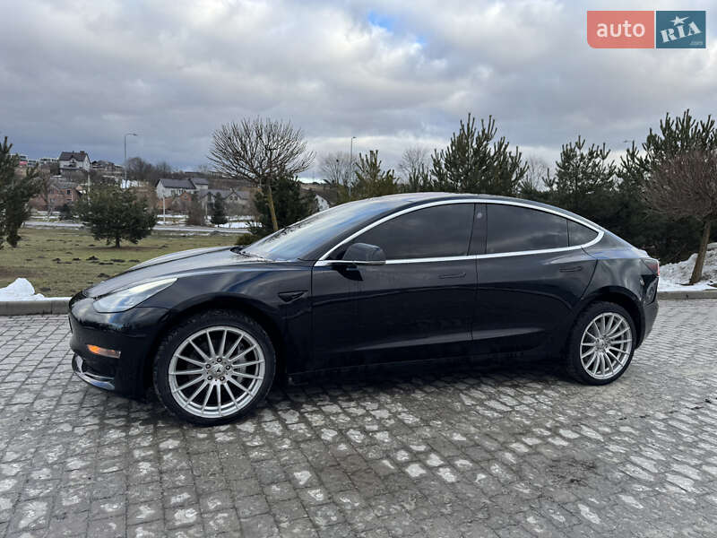 Седан Tesla Model 3 2018 в Львові