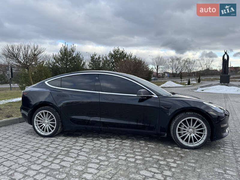Седан Tesla Model 3 2018 в Львові