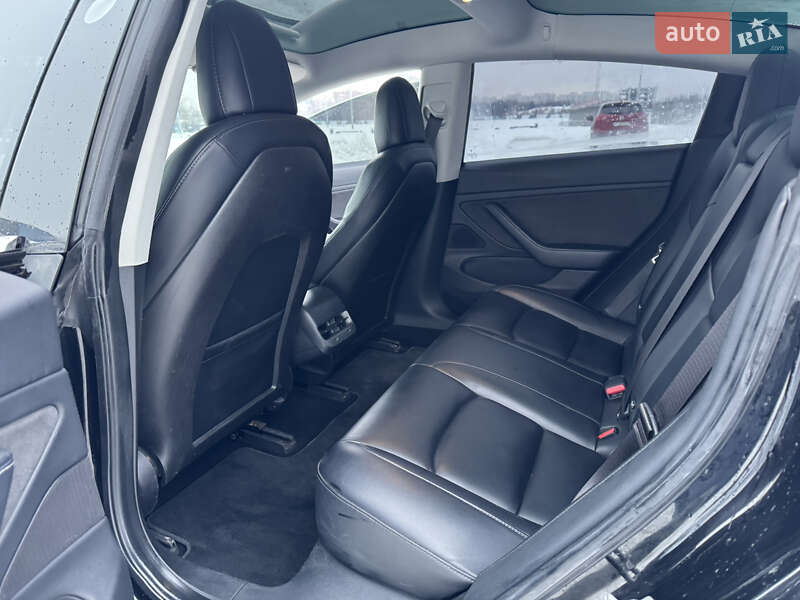 Седан Tesla Model 3 2018 в Львові