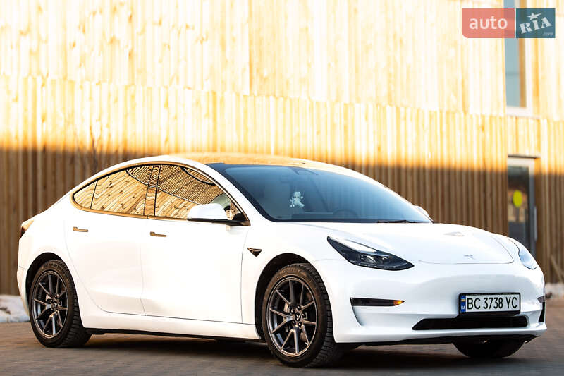 Седан Tesla Model 3 2022 в Львові