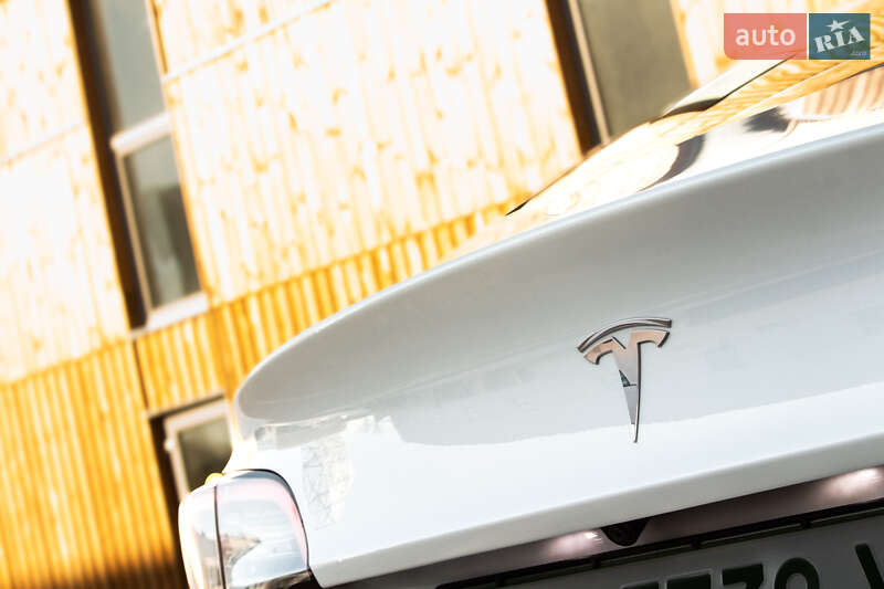 Седан Tesla Model 3 2022 в Львові