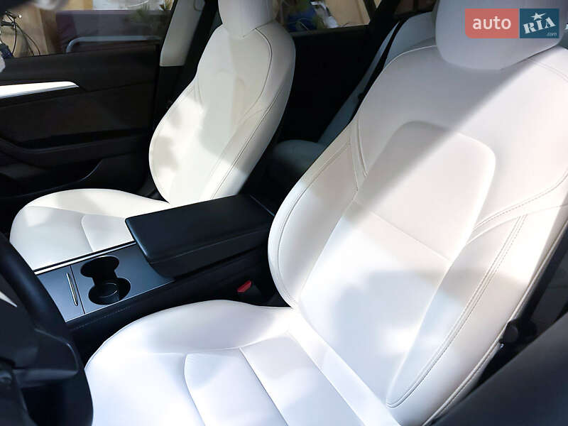 Седан Tesla Model 3 2022 в Львові