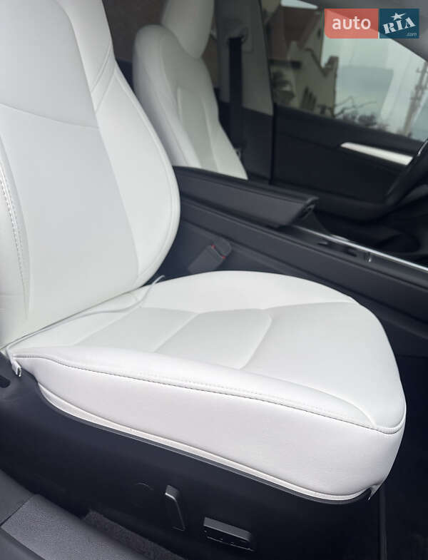 Седан Tesla Model 3 2022 в Днепре