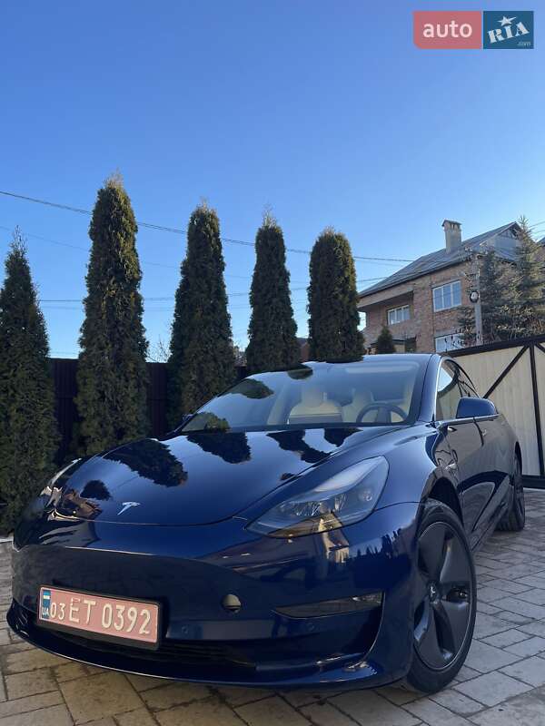Седан Tesla Model 3 2018 в Львове