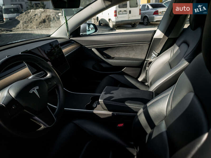 Седан Tesla Model 3 2019 в Львові фото 12 Седан Tesla Model 3 2019 в Львові