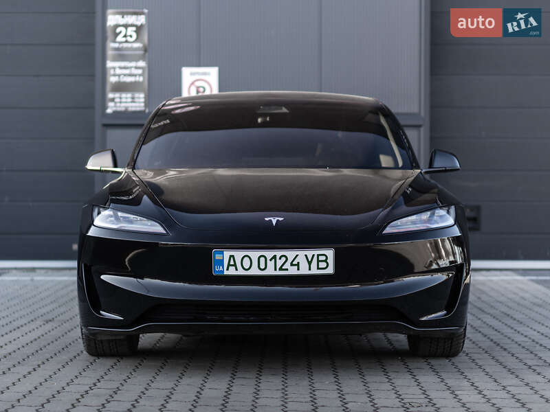 Седан Tesla Model 3 2025 в Ужгороде