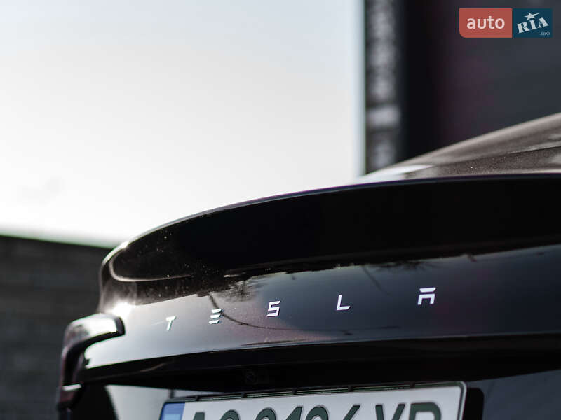 Седан Tesla Model 3 2025 в Ужгороде