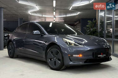 Седан Tesla Model 3 2023 в Одессе