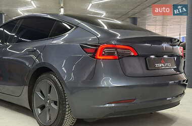 Седан Tesla Model 3 2023 в Одессе