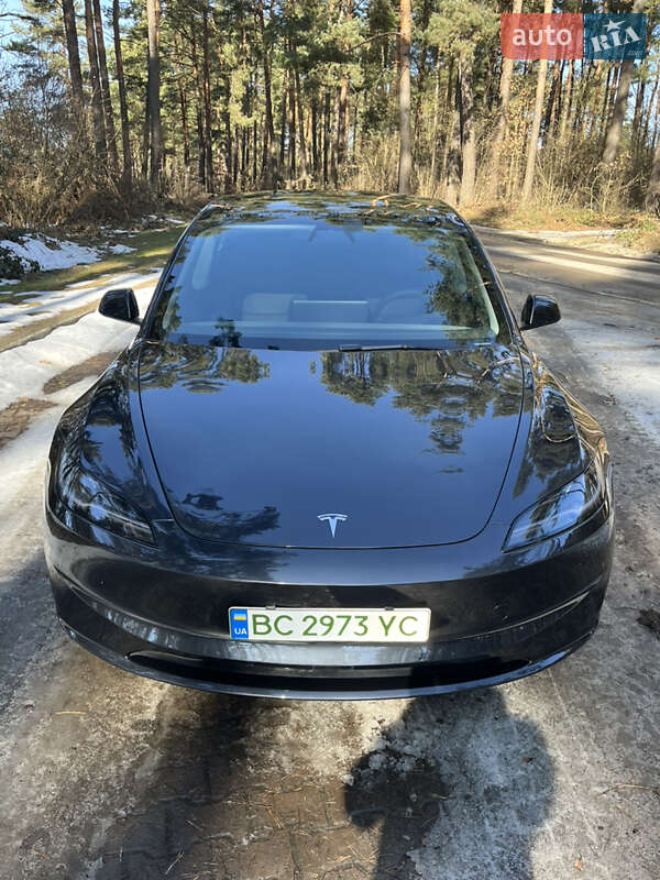 Tesla Model 3 2024
