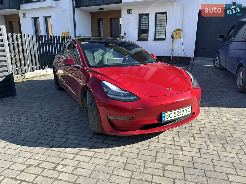 Седан Tesla Model 3 2020 в Львове