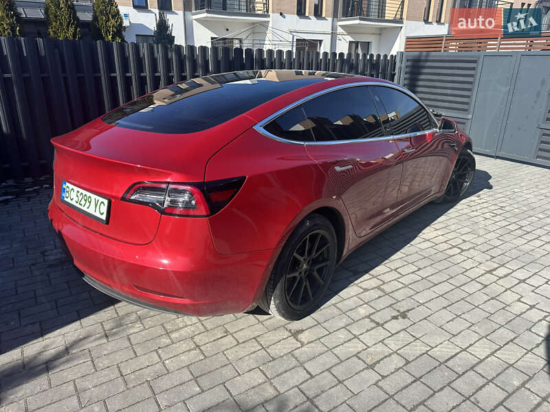 Седан Tesla Model 3 2020 в Львове