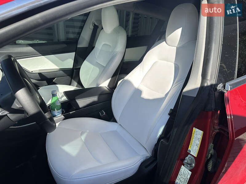 Седан Tesla Model 3 2020 в Львове