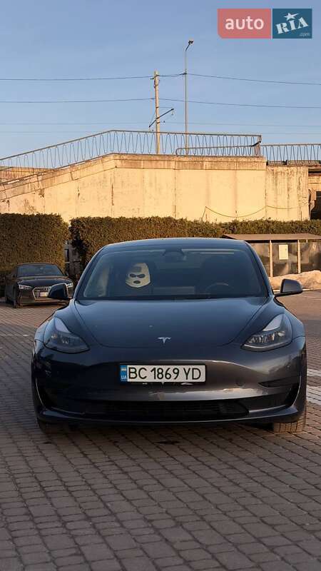 Седан Tesla Model 3 2023 в Львові