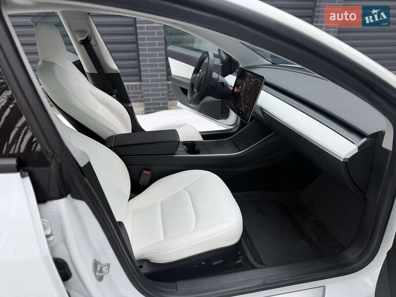 Седан Tesla Model 3 2019 в Виннице