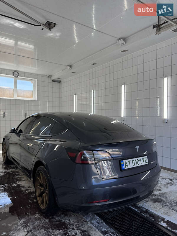 Седан Tesla Model 3 2019 в Івано-Франківську