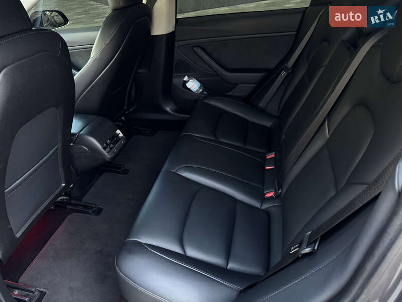 Седан Tesla Model 3 2019 в Івано-Франківську
