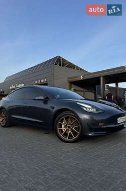 Седан Tesla Model 3 2019 в Івано-Франківську