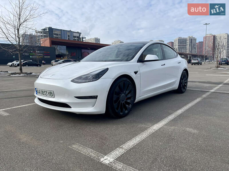Седан Tesla Model 3 2021 в Киеве