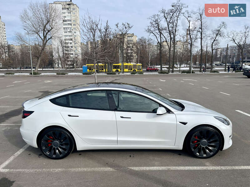 Седан Tesla Model 3 2021 в Киеве