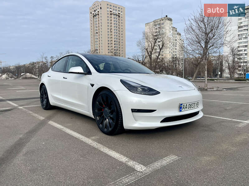 Седан Tesla Model 3 2021 в Киеве