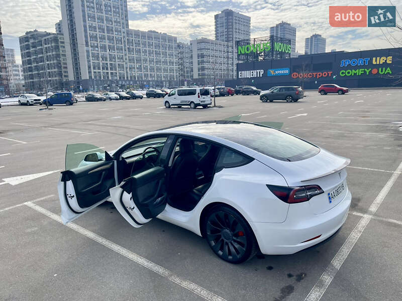 Седан Tesla Model 3 2021 в Киеве