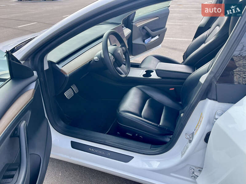 Седан Tesla Model 3 2021 в Киеве