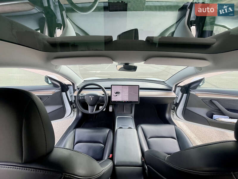Седан Tesla Model 3 2021 в Киеве