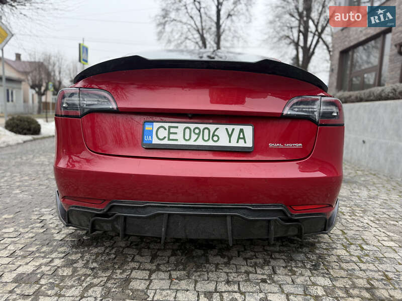 Седан Tesla Model 3 2020 в Чернівцях