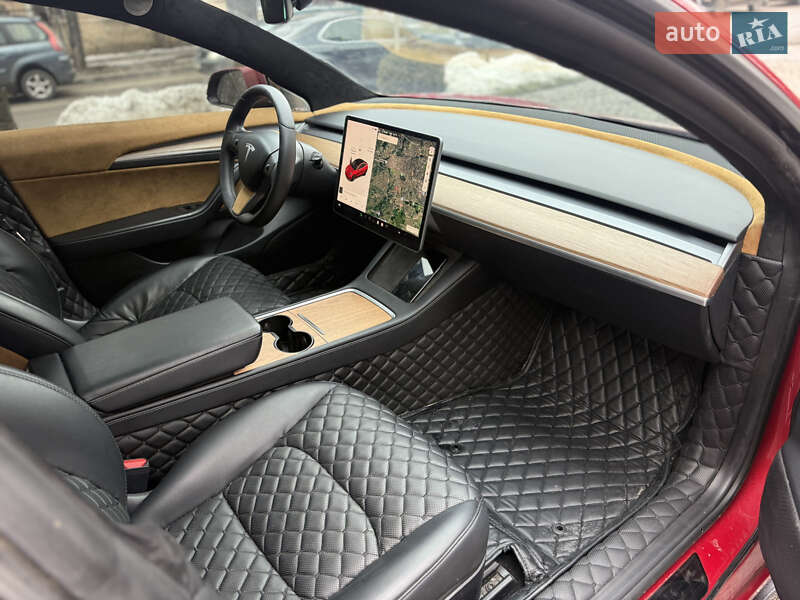 Седан Tesla Model 3 2020 в Чернівцях