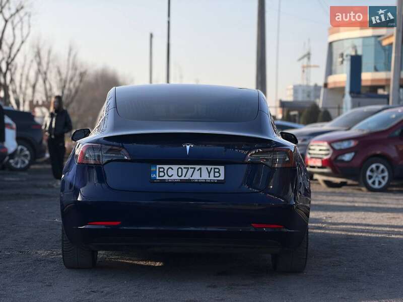 Седан Tesla Model 3 2018 в Львове