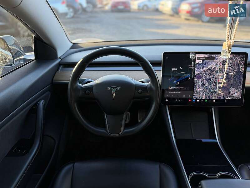 Седан Tesla Model 3 2018 в Львове
