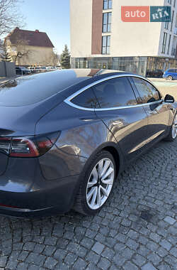 Седан Tesla Model 3 2019 в Сваляве