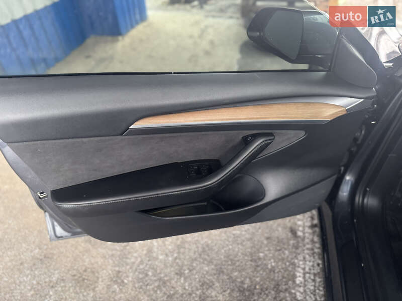 Седан Tesla Model 3 2021 в Кривому Розі