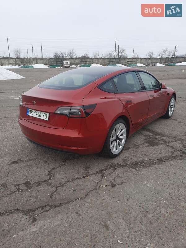 Седан Tesla Model 3 2022 в Ровно