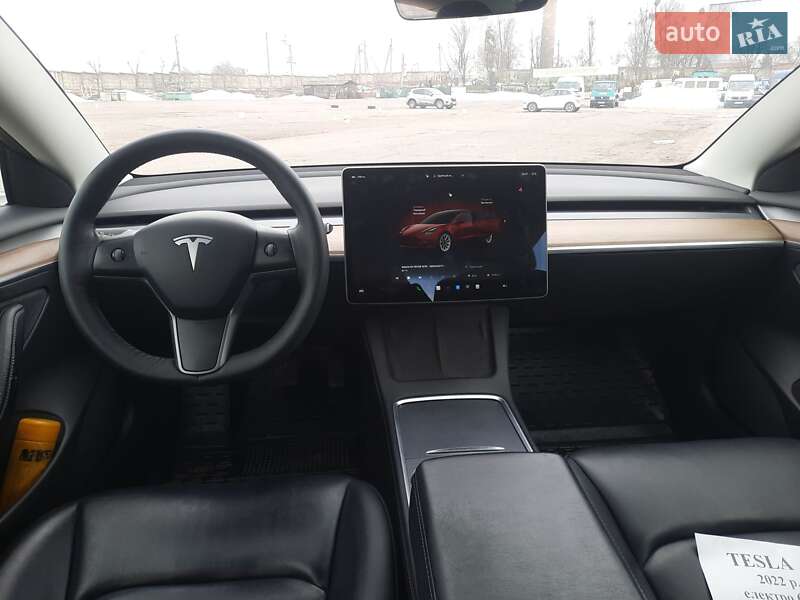 Седан Tesla Model 3 2022 в Ровно