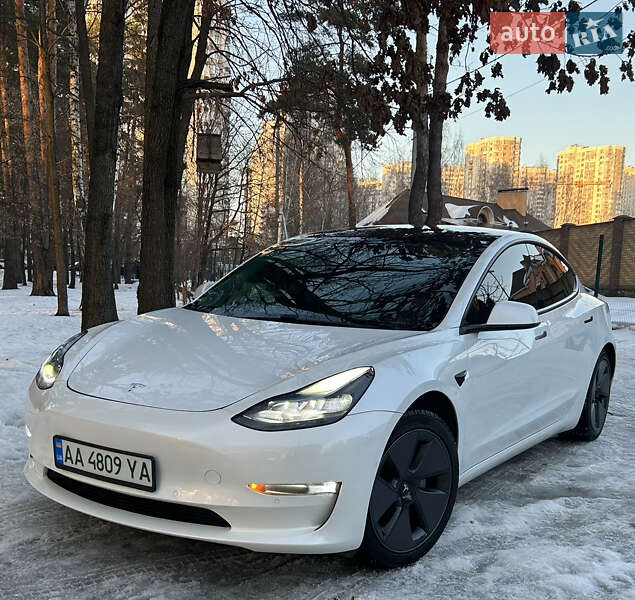Седан Tesla Model 3 2021 в Києві