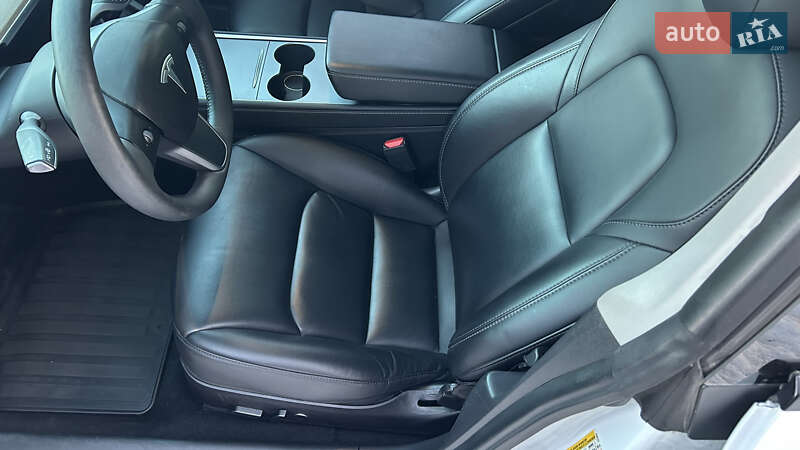 Седан Tesla Model 3 2021 в Києві