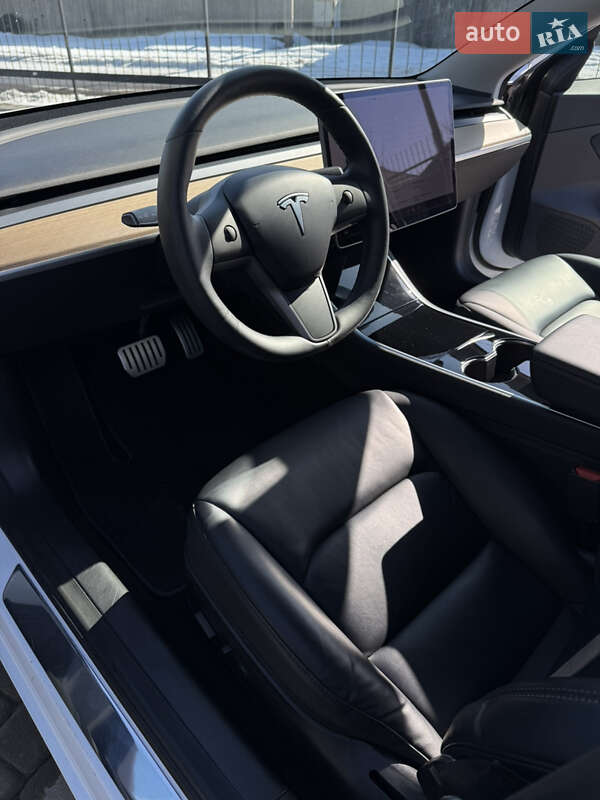 Седан Tesla Model 3 2020 в Білій Церкві
