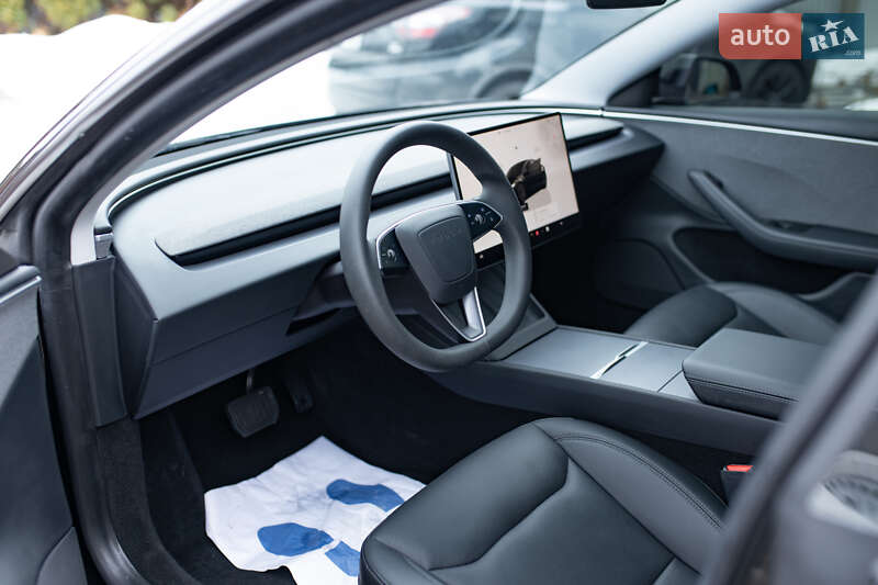 Седан Tesla Model 3 2024 в Самборі