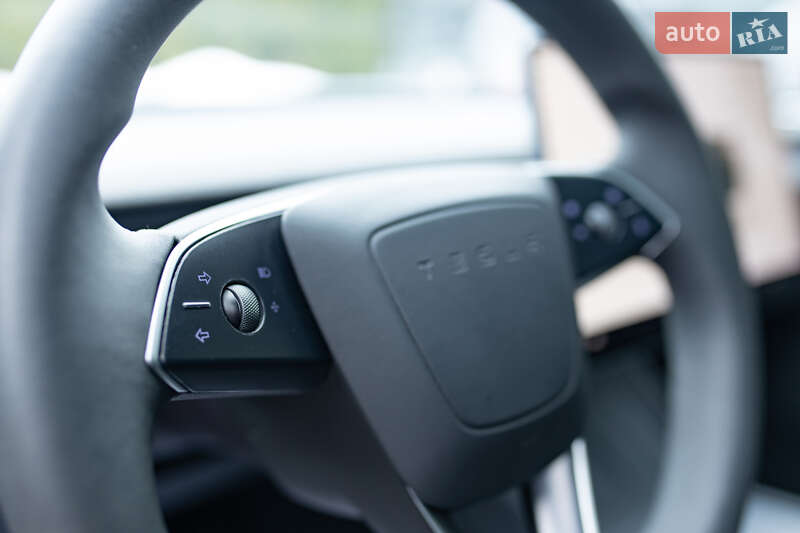 Седан Tesla Model 3 2024 в Самборі