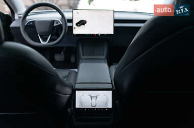 Седан Tesla Model 3 2024 в Самборі