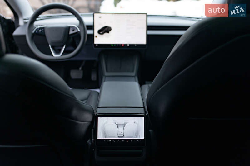 Седан Tesla Model 3 2024 в Самборі