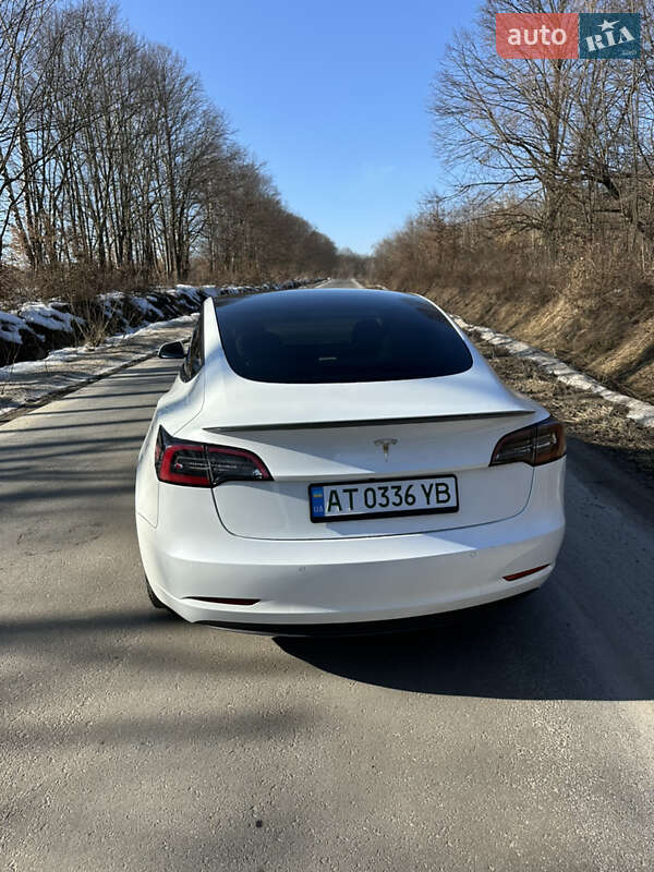 Седан Tesla Model 3 2022 в Ивано-Франковске
