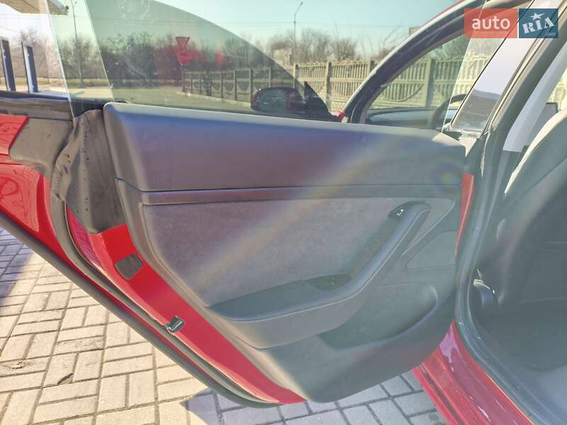 Седан Tesla Model 3 2019 в Запоріжжі