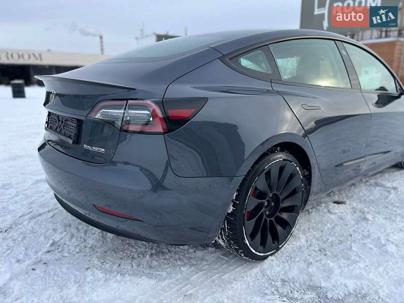Седан Tesla Model 3 2022 в Києві